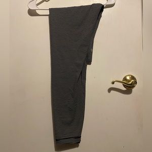 Lululemon size 8 black & white stripes Wunder Under High Rise 25 inch inseam